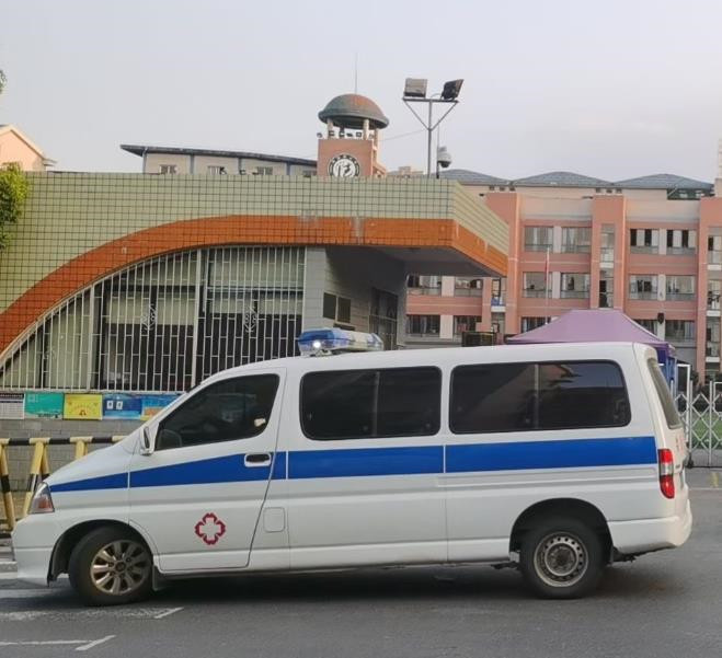 杭州救护车出租护送骨折病人一公里多少钱